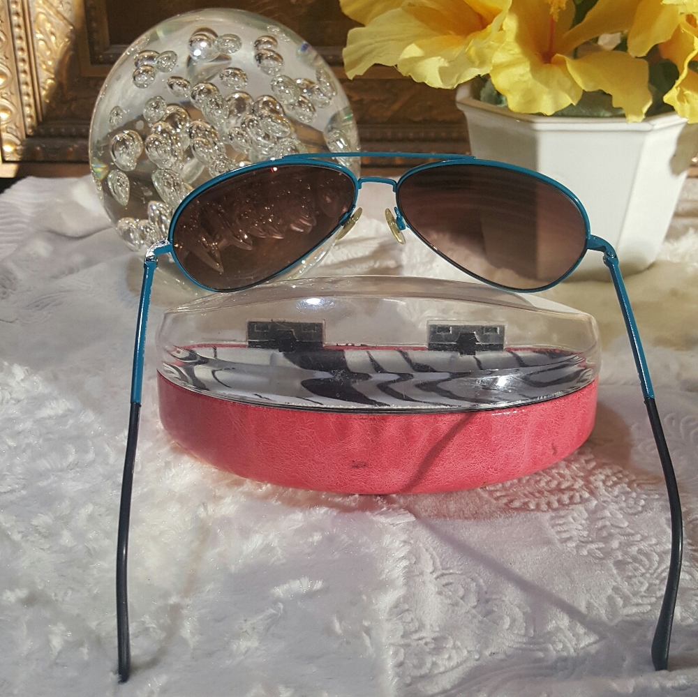 Sunglasses - Picture 3 of 5